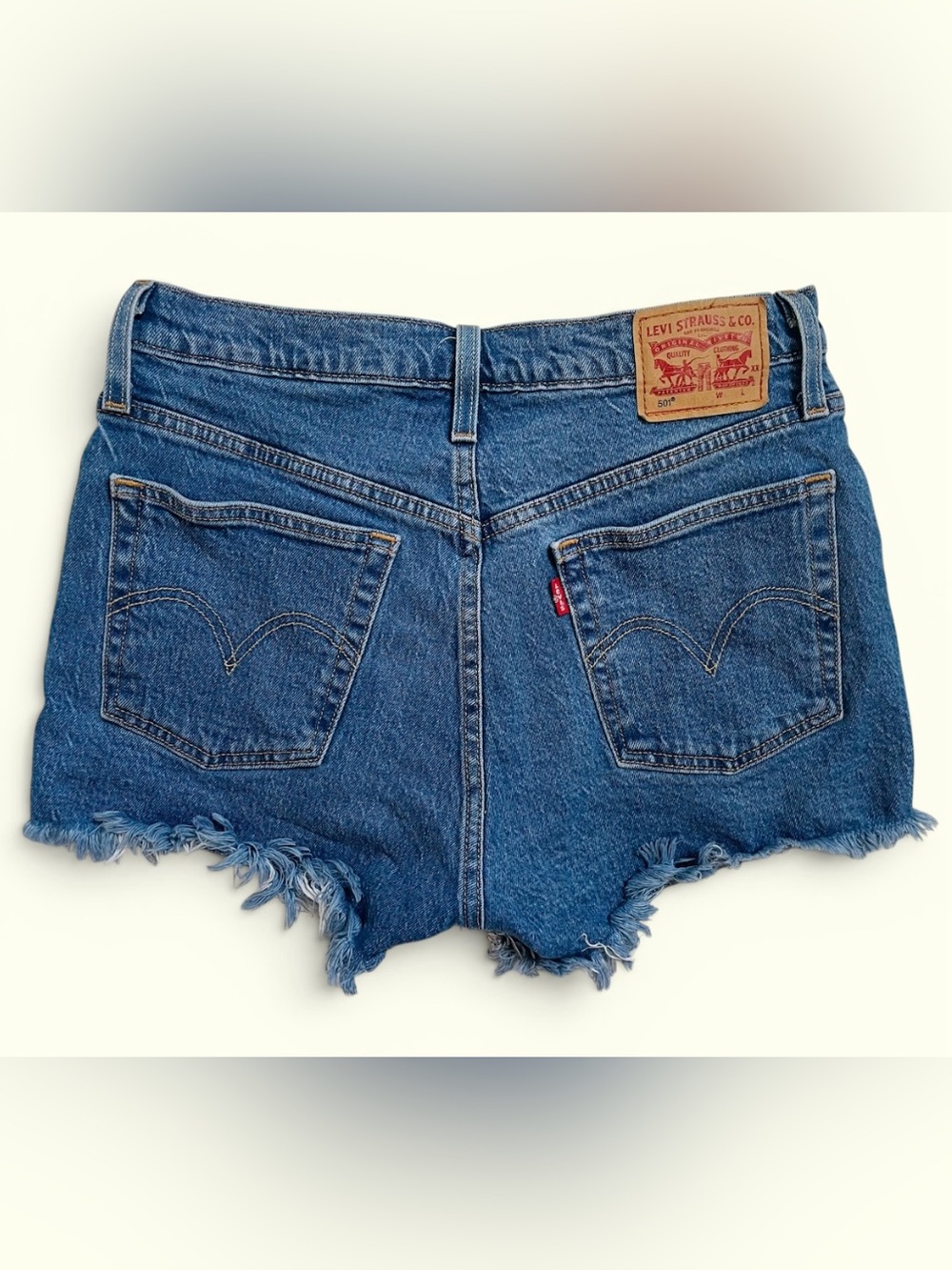 Levi’s 501 High Rise Distressed Denim Raw Hem Shorts S58022 in Blue size 28 - Picture 4 of 8